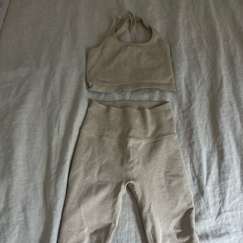 Spiritual Gangster ribbed workout set